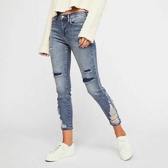 Free People We the Free 'About a Girl' Distressed Skinny Jeans Size 28 - Picture 2 of 9